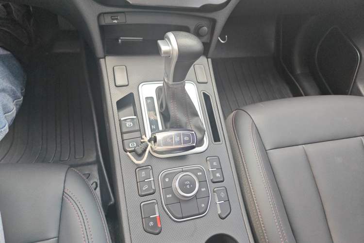Used Haval H6 Coupe 2018 Red-Label 1.5T Automatic Two-Wheel Drive Luxury Model Gear Lever