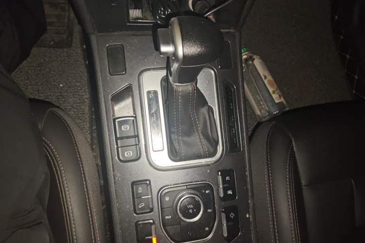 Used Haval H6 Coupe 2018 Red-Label 1.5T Automatic Two-Wheel Drive Ultra-Luxury Model Gear Lever