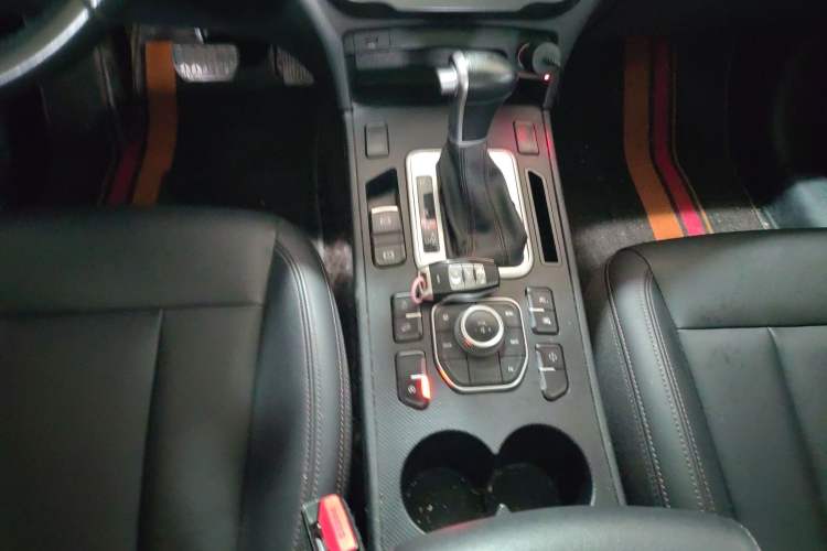 Used Haval H6 Coupe 2018 Red-Label 1.5T Automatic Two-Wheel Drive Ultra-Luxury Model Gear Lever