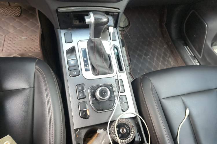 Used Haval H6 Coupe 2018 Red-Label 1.5T Automatic Two-Wheel Drive Ultra-Luxury Model Gear Lever