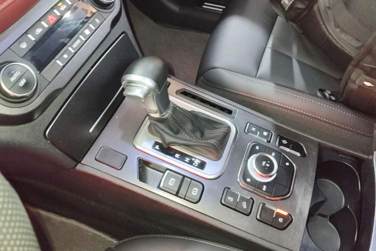 Used Haval H6 Coupe 2018 Red-Label 1.5T Automatic Two-Wheel Drive Ultra-Luxury Model Gear Lever