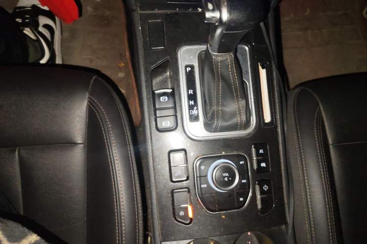 Used Haval H6 Coupe 2018 Red-Label 1.5T Automatic Two-Wheel Drive Ultra-Luxury Model Gear Lever