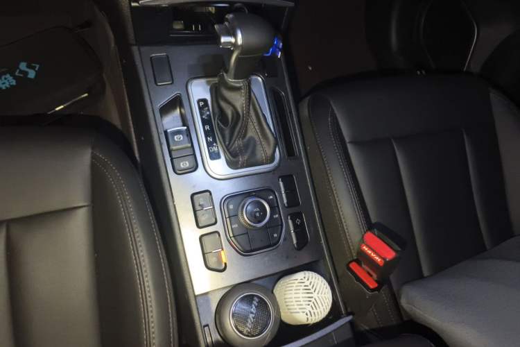 Used Haval H6 Coupe 2018 Red-Label 1.5T Automatic Two-Wheel Drive Luxury Model Gear Lever