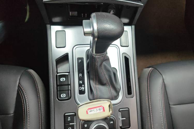 Used Haval H6 Coupe 2018 Blue Label 1.5T Automatic Two-Wheel Drive Luxury Model Gear Lever