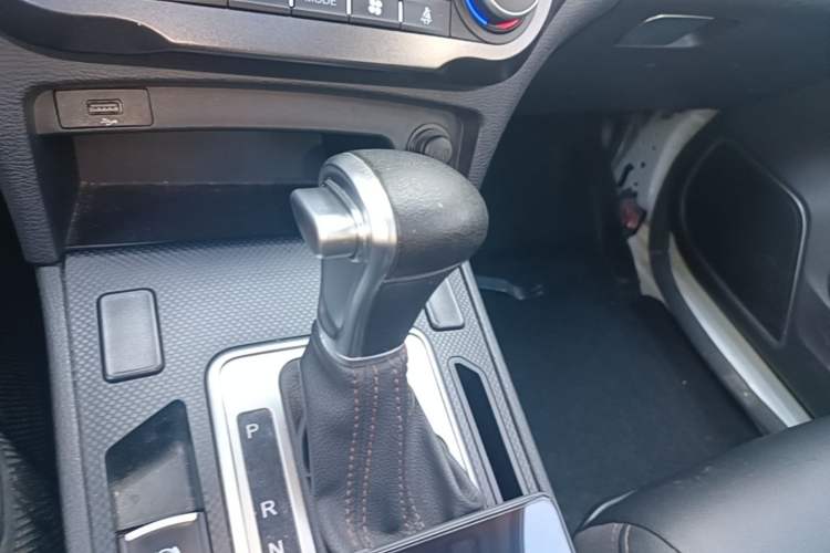 Used Haval H6 Coupe 2018 Red-Label 1.5T Automatic Two-Wheel Drive Luxury Model Gear Lever