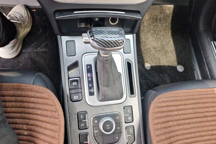 Used Haval H6 Coupe 2018 Blue Label 1.5T Automatic Two-Wheel Drive Ultra-Luxury Model Gear Lever