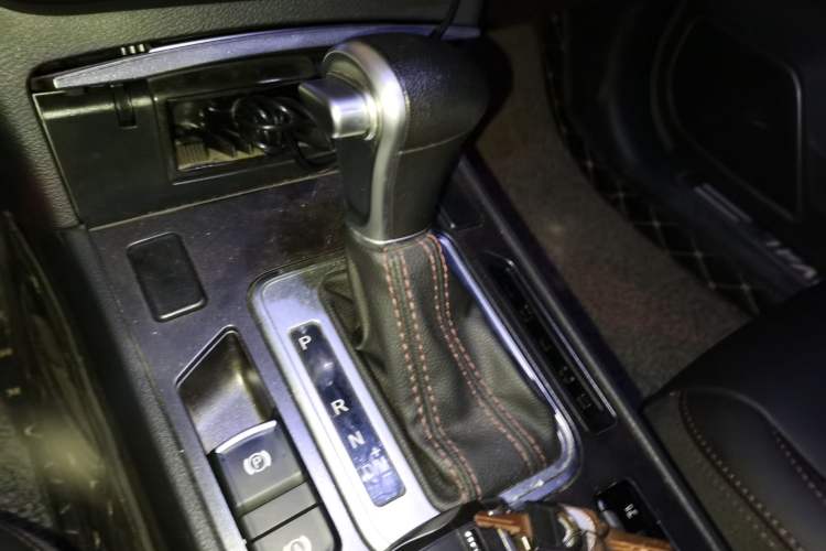 Used Haval H6 Coupe 2018 Red-Label 1.5T Automatic Two-Wheel Drive Ultra-Luxury Model Gear Lever