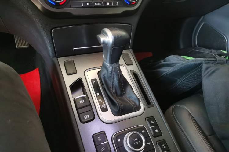 Used Haval H6 Coupe 2018 Red-Label 1.5T Automatic Two-Wheel Drive Ultra-Luxury Model Gear Lever
