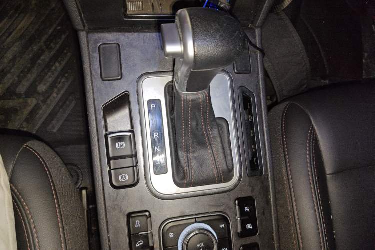 Used Haval H6 Coupe 2018 Red-Label 1.5T Automatic Two-Wheel Drive Luxury Model Gear Lever