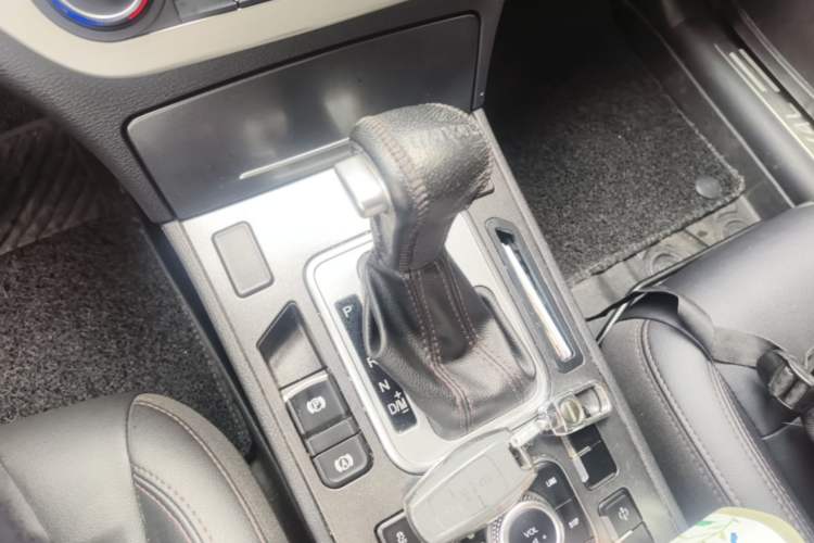 Used Haval H6 Coupe 2018 Blue Label 1.5T Automatic Two-Wheel Drive Luxury Model Gear Lever