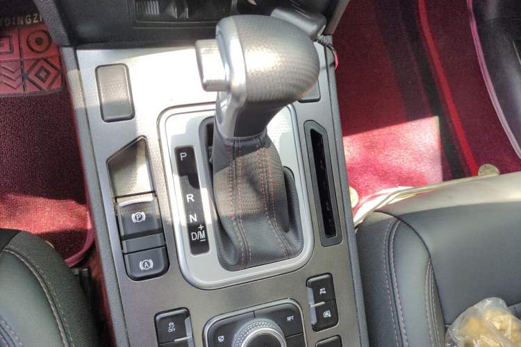 Used Haval H6 Coupe 2018 Red-Label 1.5T Automatic Two-Wheel Drive Ultra-Luxury Model Gear Lever