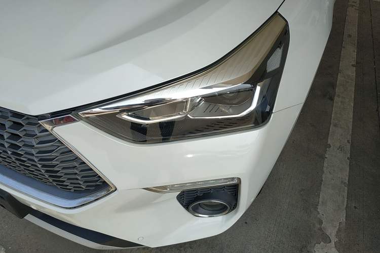Used Haval H6 Coupe 2018 Red-Label 1.5T Automatic Two-Wheel Drive Ultra-Luxury Model Left Front Headlight
