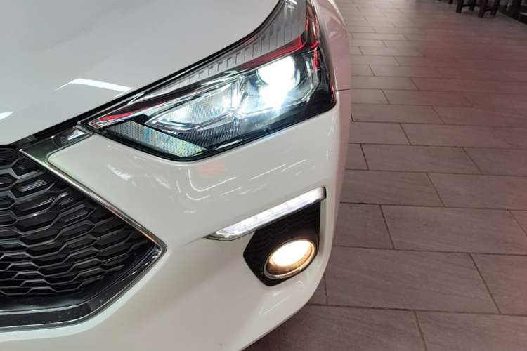 Used Haval H6 Coupe 2018 Red-Label 1.5T Automatic Two-Wheel Drive Ultra-Luxury Model Left Front Headlight
