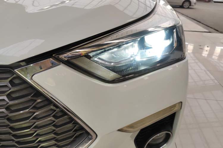 Used Haval H6 Coupe 2018 Red-Label 1.5T Automatic Two-Wheel Drive Luxury Model Left Front Headlight