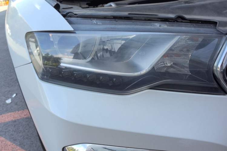 Used Haval H6 Coupe 2018 Blue Label 1.5T Automatic Two-Wheel Drive Luxury Model Right Front Headlight