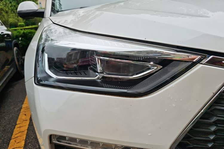 Used Haval H6 Coupe 2018 Red-Label 1.5T Automatic Two-Wheel Drive Ultra-Luxury Model Right Front Headlight
