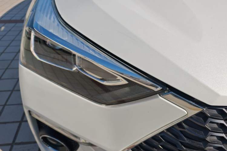 Used Haval H6 Coupe 2018 Red-Label 1.5T Automatic Two-Wheel Drive Ultra-Luxury Model Right Front Headlight