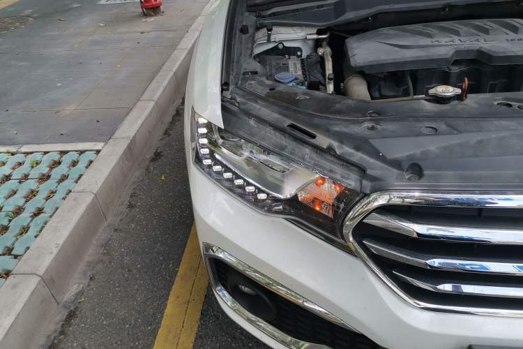 Used Haval H6 Coupe 2018 Blue Label 1.5T Automatic Two-Wheel Drive Luxury Model Right Front Headlight
