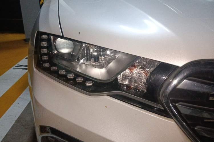 Used Haval H6 Coupe 2018 Blue Label 1.5T Automatic Two-Wheel Drive Luxury Model Right Front Headlight