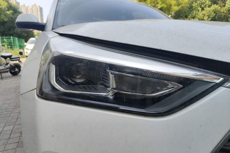 Used Haval H6 Coupe 2018 Red-Label 1.5T Automatic Two-Wheel Drive Ultra-Luxury Model Right Front Headlight