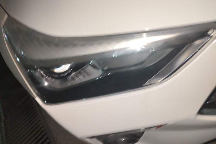 Used Haval H6 Coupe 2018 Red-Label 1.5T Automatic Two-Wheel Drive Ultra-Luxury Model Right Front Headlight