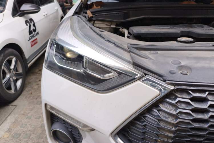 Used Haval H6 Coupe 2018 Red-Label 1.5T Automatic Two-Wheel Drive Ultra-Luxury Model Right Front Headlight