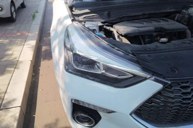 Used Haval H6 Coupe 2018 Red-Label 1.5T Automatic Two-Wheel Drive Ultra-Luxury Model Right Front Headlight