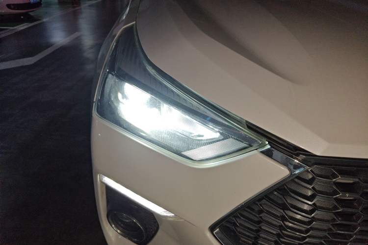 Used Haval H6 Coupe 2018 Red-Label 1.5T Automatic Two-Wheel Drive Luxury Model Right Front Headlight