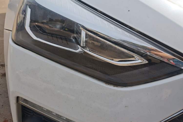 Used Haval H6 Coupe 2018 Red-Label 1.5T Automatic Two-Wheel Drive Luxury Model Right Front Headlight