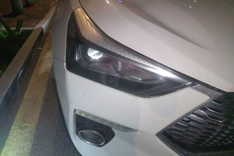 Used Haval H6 Coupe 2018 Red-Label 1.5T Automatic Two-Wheel Drive Luxury Model Right Front Headlight