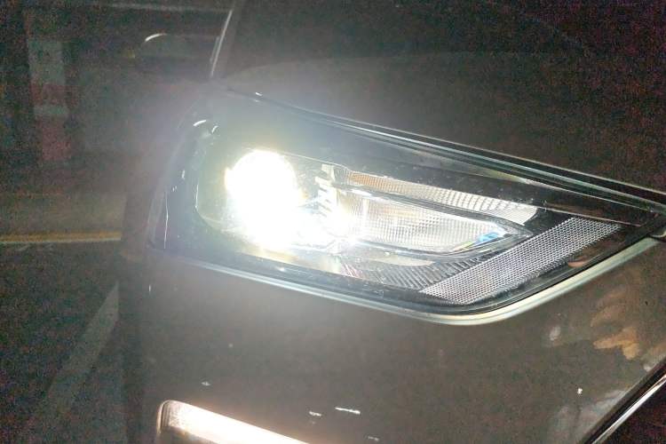 Used Haval H6 Coupe 2018 Red-Label 1.5T Automatic Two-Wheel Drive Ultra-Luxury Model Right Front Headlight