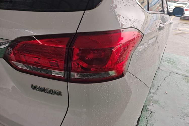 Used Haval H6 Coupe 2018 Red-Label 1.5T Automatic Two-Wheel Drive Ultra-Luxury Model Right Rear Taillight