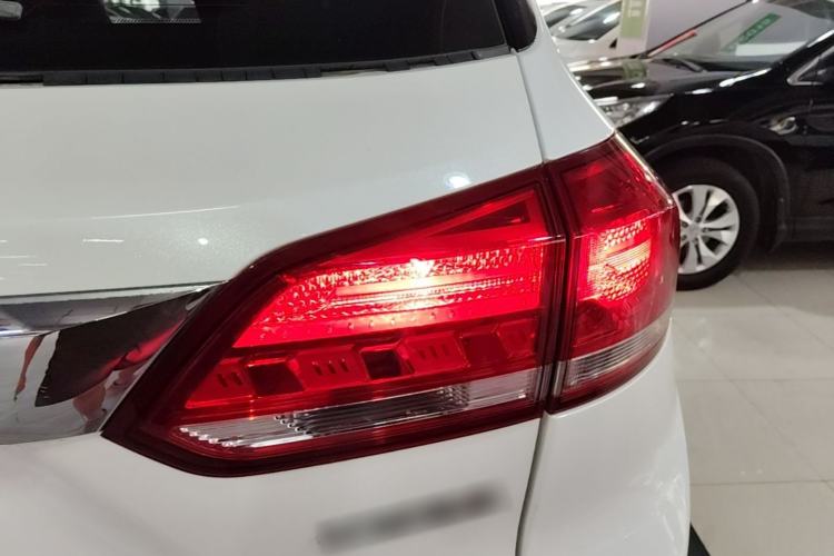 Used Haval H6 Coupe 2018 Red-Label 1.5T Automatic Two-Wheel Drive Ultra-Luxury Model Right Rear Taillight