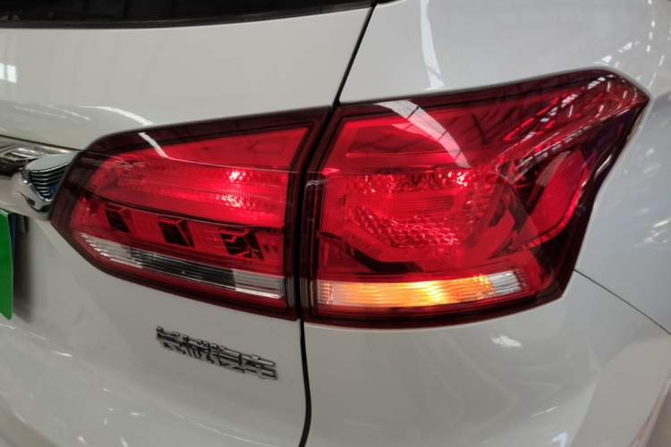 Used Haval H6 Coupe 2018 Red-Label 1.5T Automatic Two-Wheel Drive Ultra-Luxury Model Right Rear Taillight