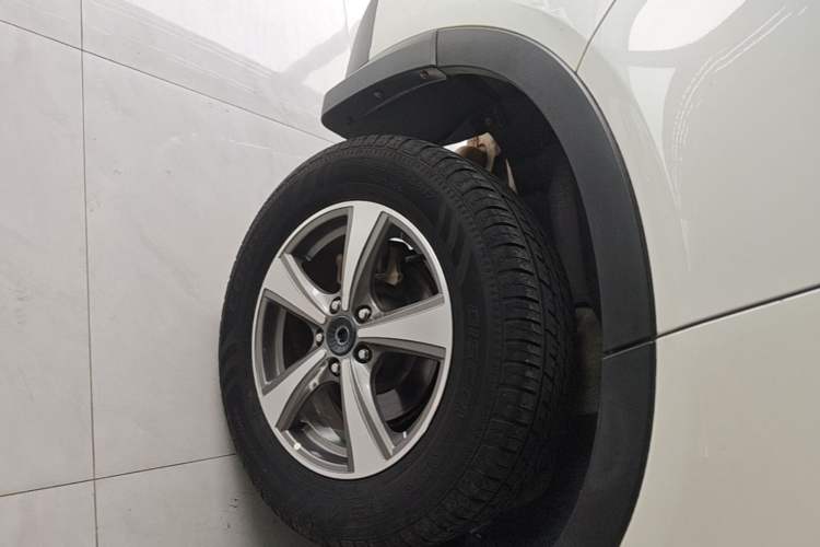 Used Haval H6 Coupe 2018 Blue Label 1.5T Automatic Two-Wheel Drive Ultra-Luxury Model Right Rear Wheel Hub