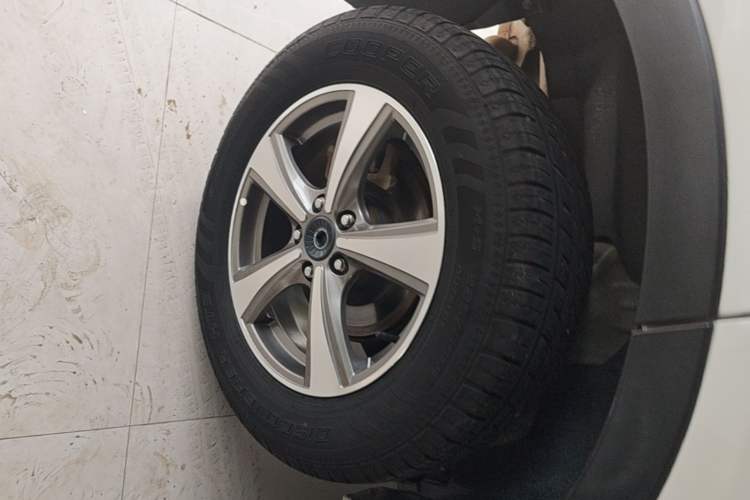 Used Haval H6 Coupe 2018 Blue Label 1.5T Automatic Two-Wheel Drive Ultra-Luxury Model Right Rear Wheel Hub
