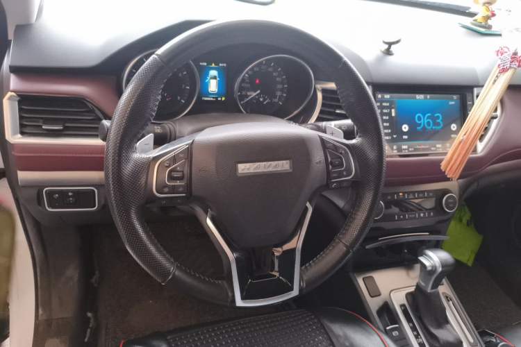 Used Haval H6 Coupe 2018 Red-Label 1.5T Automatic Two-Wheel Drive Luxury Model Steering Wheel