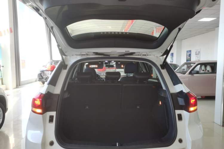 Used Haval H6 Coupe 2018 Red-Label 1.5T Automatic Two-Wheel Drive Ultra-Luxury Model Trunk