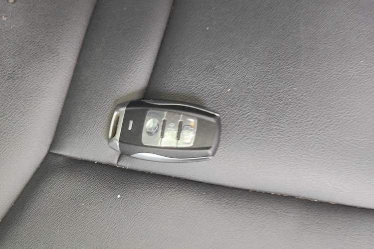 Used Haval H6 Coupe 2018 Red-Label 1.5T Automatic Two-Wheel Drive Luxury Model Vehicle Key