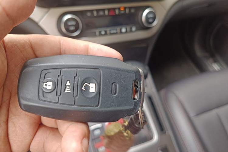 Used Haval H6 Coupe 2018 Blue Label 1.5T Automatic Two-Wheel Drive Luxury Model Vehicle Key