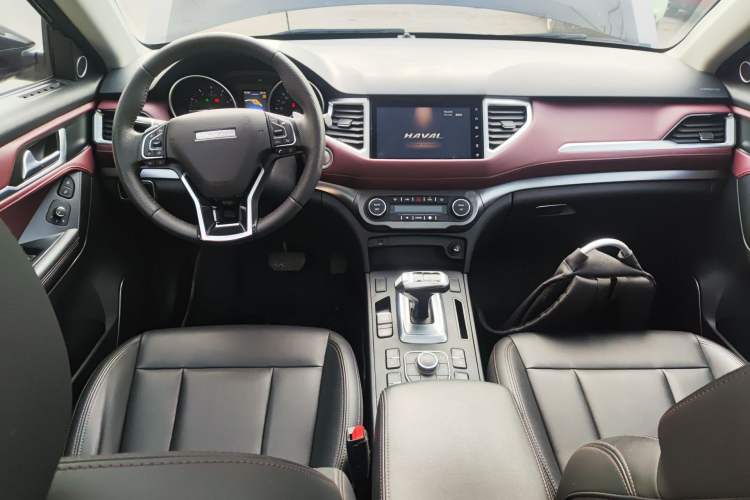 Used Haval H6 Coupe 2019 1.5T Automatic Two-Wheel Drive Luxury Smart Connectivity Version China VI Standard Center Console