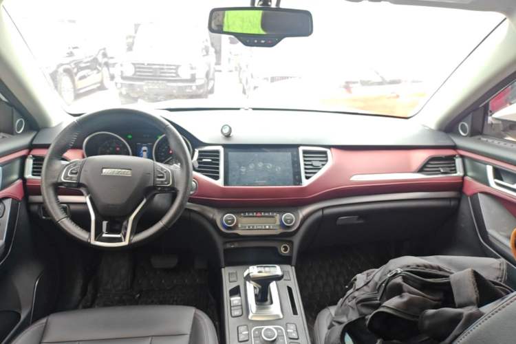 Used Haval H6 Coupe 2019 1.5T Automatic Two-Wheel Drive Luxury Smart Connectivity Version China VI Standard Center Console