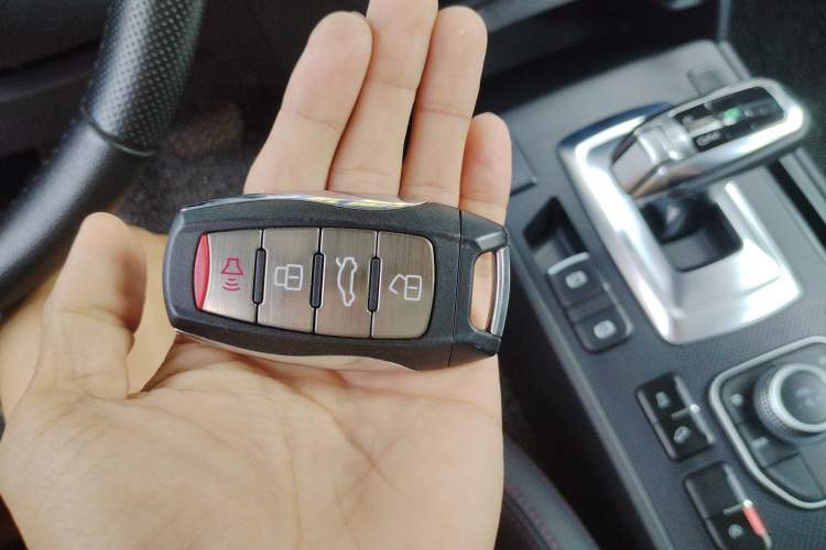 Used Haval H6 Coupe 2019 1.5T Automatic Two-Wheel Drive Luxury Smart Connectivity Version China VI Standard Vehicle Key