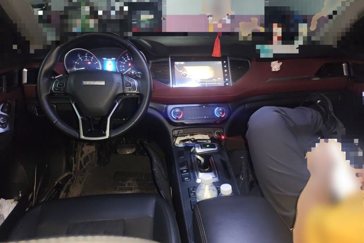 Used Haval H6 Coupe 2020 Smart Connect Version 1.5T Automatic Two-Wheel Drive Elite Model Center Console