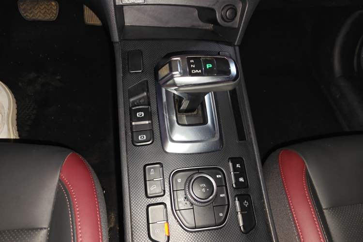 Used Haval H6 Coupe 2020 SmartConnect Edition 1.5T Automatic Two-Wheel Drive Luxury SmartConnect Model Gear Lever