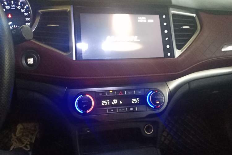 Used Haval H6 Coupe 2020 Smart Connect Version 1.5T Automatic Two-Wheel Drive Elite Model Audio And AC Panel
