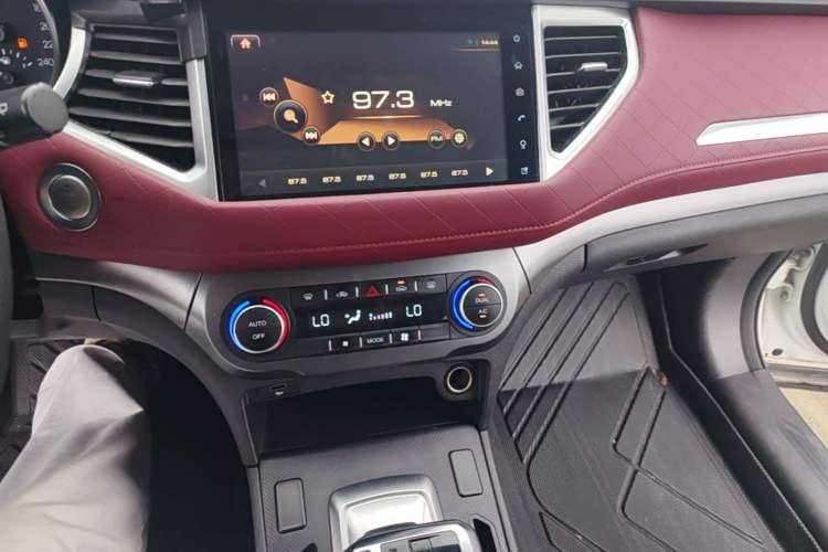 Used Haval H6 Coupe 2020 SmartConnect Edition 1.5T Automatic Two-Wheel Drive Luxury SmartConnect Model Audio And AC Panel