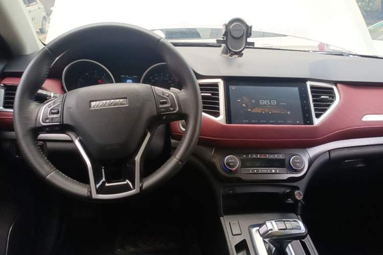 Used Haval H6 Coupe 2020 Smart Connect Version 1.5T Automatic Two-Wheel Drive Elite Model Center Console