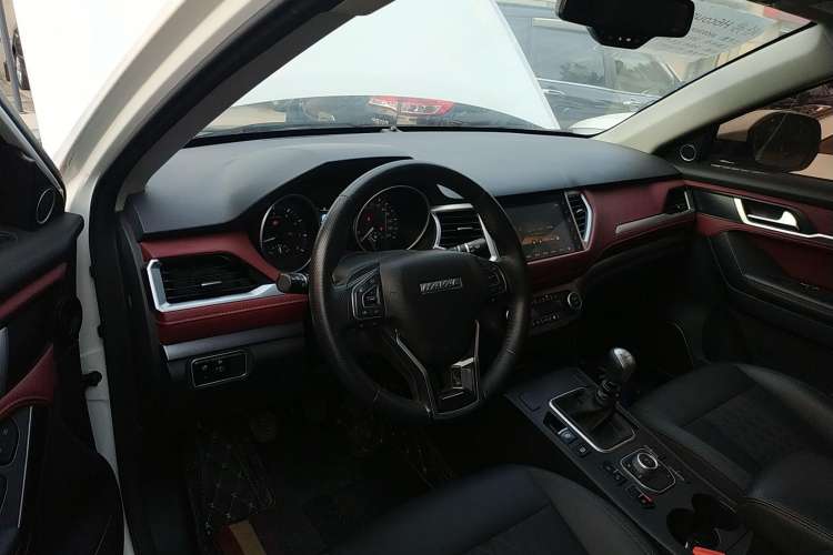 Used Haval H6 Coupe 2020 Smart Connect Version 1.5T Manual Two-Wheel Drive Elite Model Center Console