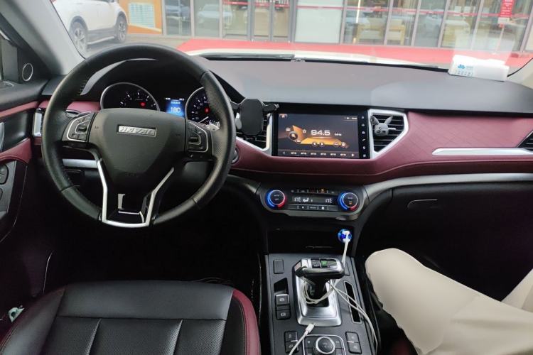 Used Haval H6 Coupe 2020 SmartConnect Edition 1.5T Automatic Two-Wheel Drive Luxury SmartConnect Model Center Console